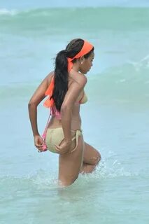 iNaija: SPOTTED: Sexy Pics of Angela Simmons in Bikini