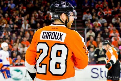 Top 10 photos of Claude Giroux from the 2016-2017 season - B