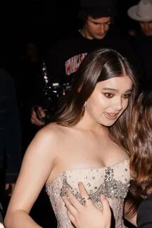 Hailee Steinfeld at the Premiere of Apple TV+ 'Dickinson' in