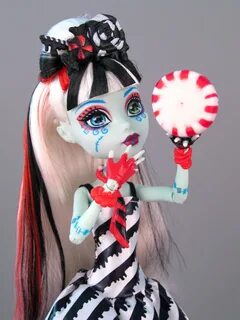 Monster High Sweet Screams Frankie Stein 100% brand new with