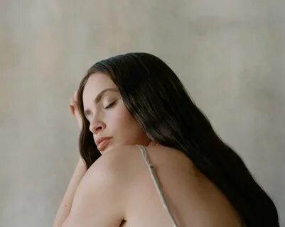 Sabrina Claudio の 新 作 MV"On My Shoulders"が 公 開.色 気 溢 れ る 22 