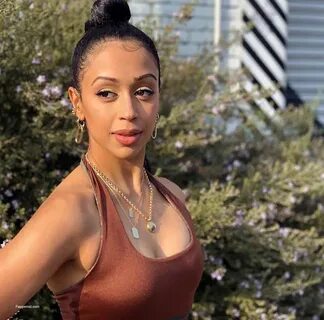 Liza Koshy Nude and Sexy Photo Collection - Fappenist