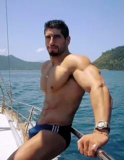 Sweet lord... Give me a minute wit this man in speedos Hombr