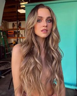 ANNE WINTERS - Instagram Photos 12/03/2021 - HawtCelebs