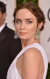 Jan 11 Golden Globe Awards - Arrivals - 044 - Emily Blunt Fa