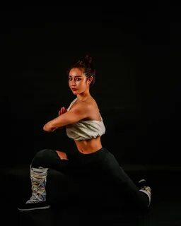 Martial Arts Asia Action - Yuan Herong Female martial artist