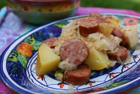 Slow Cooker Kielbasa Sauerkraut & Apples #Food of the World 