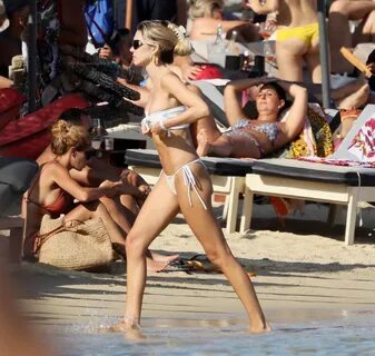 DELILAH HAMLIN in Bikini on Vacation in Mykonos 07/16/2021 -