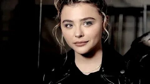 Chloë Grace Moretz (RP) в Твиттере: "*fixes her makeup... an