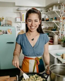 10 Fakta Unik Molly Yeh, Host Acara Kuliner Lulusan Sekolah