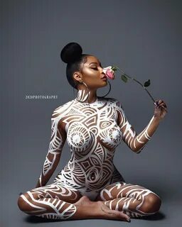 Lady Wows In Body Paint Photoshoot - Romance - Nigeria