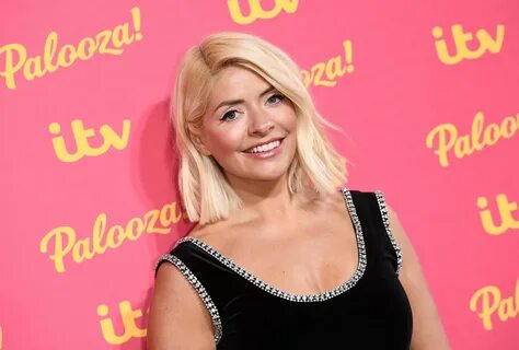 Holly Willoughby wears electric blue dress for special reuni