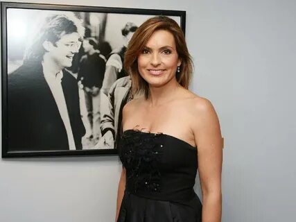 60+ Photos Of Mariska Hargitay's Sexy Boobs Against Tingling