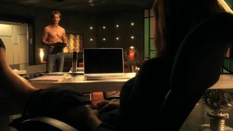 9x15 Conspiracy 3 - Justin Hartley Image (10684331) - Fanpop