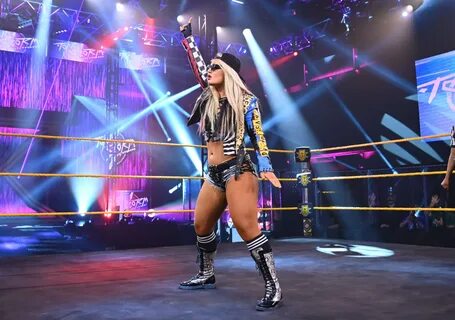 Toni Storm targets 'dream match' with 'locker room leader' N