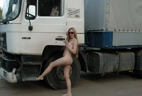 Голые девушки и грузовики (97 фото) - порно фото