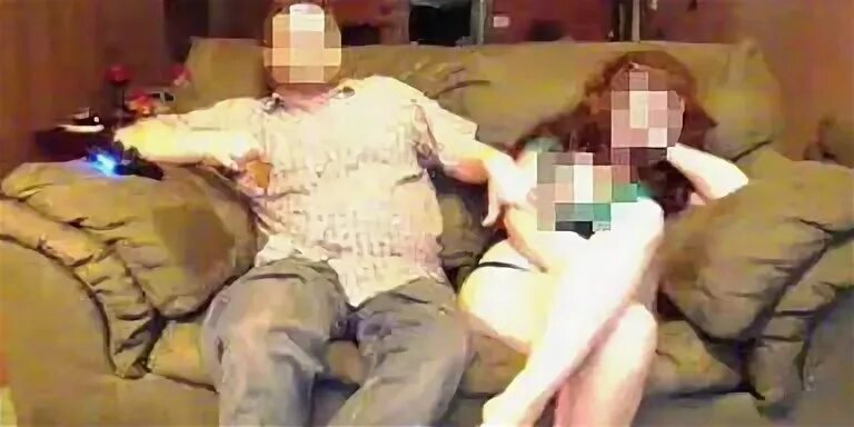 Betrunkene Frau nackt im PS4-Stream gezeigt
