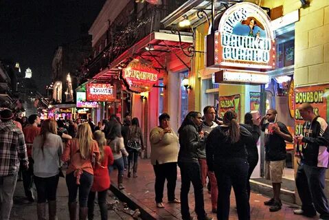 PHOTO: Rrevelers flock to Bourbon Street in New Orleans