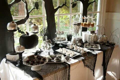 Black And White Dining Room Decor For Halloween Party Concep