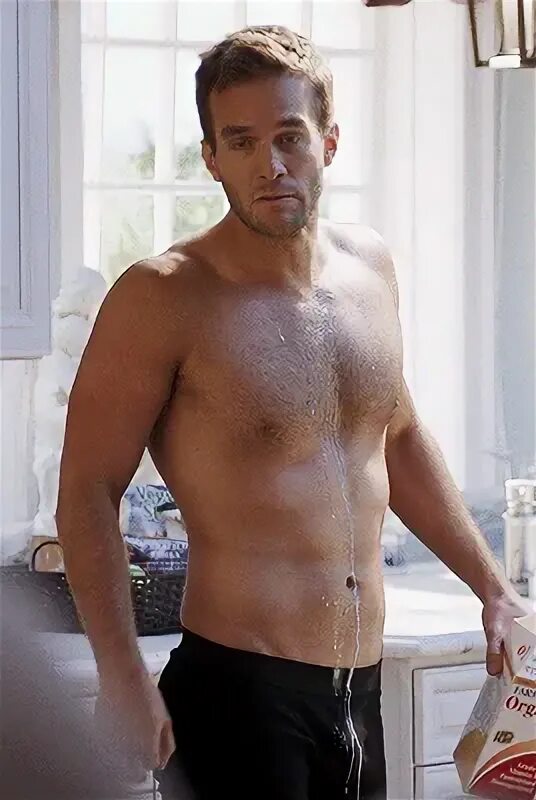 WE LOVE HOT GUYS: Andy Favreau Shirtless in The Mick