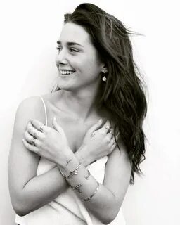 Addison Timlin Hottest Photos Sexy Near-Nude Pictures, GIFs