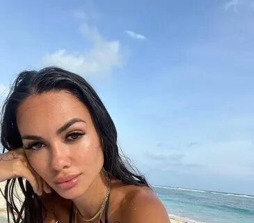 Sarah Turner Instagram 