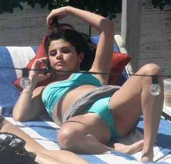 Ela Bella on Twitter: "Selena Gomez spread eagle in bikini F