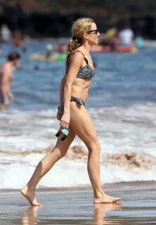 sheryl-crow-bikini-at-a-beach-in-hawaii-24 GotCeleb