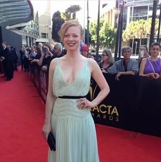 Sarah Snook , Unomatch - Get Socialized Sarah snook, Actors,