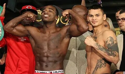 Adrien Broner knocked down by Marcos Maidana with a left vid
