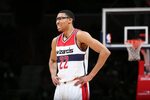 Otto Porter seems to briefly forget he’s playing basketball 