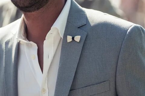Don do pocket-squares - at least dress the lapel. Guerreisms
