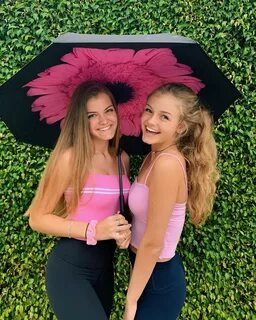 Instagram પર Jacy and Kacy: "spam the comments with pink emo