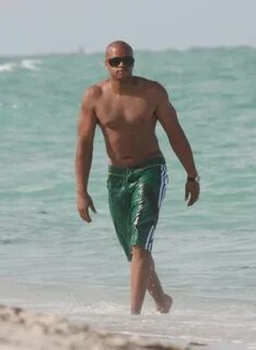 Shirtless Donald Faison from Scrubs - Naked Black Male Celeb
