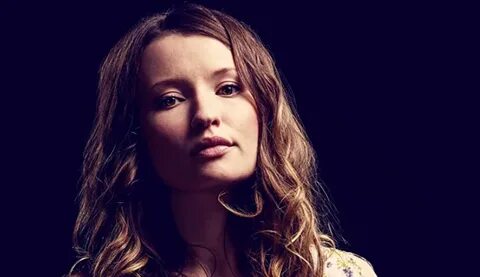 Emily Browning Bio, Profession, Husband, Net Worth, Measurem