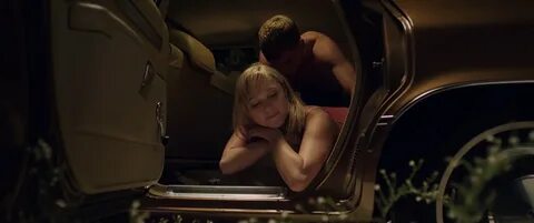 Maika Monroe, etc - It Follows (2014) HD 1080p.