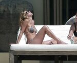 Jennifer Aniston Relaxing Pics HQ Celebrity