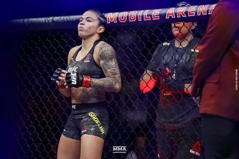 Knee injury forces Claudia Gadelha out of UFC 253 bout with 