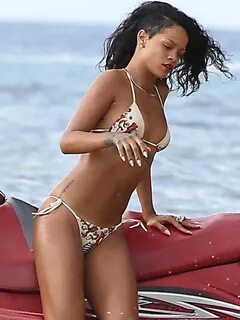 50 Hottest Rihanna Bikini Photos You Can Find On Net - 12thB
