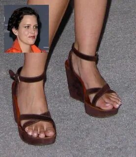 Ione Skye Feet (6 photos) - celebrity-feet.com