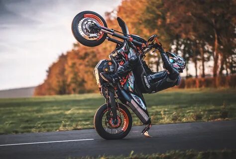 Dirt Bike Wheelie Wallpaper 4K - Motorcycle Wheelie Wallpape