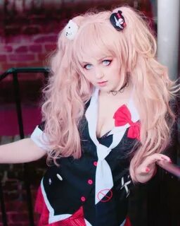 Junko Enoshima cosplay (feat. Tsumugi Shirogane) Danganronpa