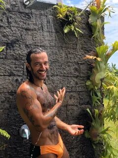 Ollie_Kelev Twitterissä: "Outdoor shower in a tropical parad