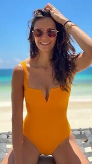 Pin by 𝒥 𝓪 𝓬 𝓮 𝔂 on Nina Dobrev Nina dobrev bikini, Nina deb