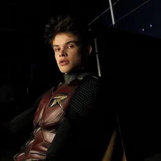 New BTS Photo Of Curran Walters as Robin in Titans Titans tv