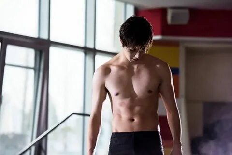 Jung Il Woo takes off his top for 'Cinderella and Four Knigh