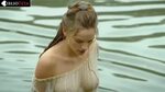 Noémie Schmidt desnuda en la Temporada 1 de Versailles - La 