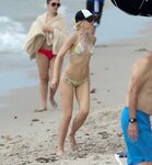 Gwen Stefani in Bikinis! - Bikini/Butts Celebs and Amateurs