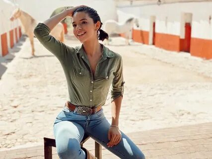 Angela Aguilar / Ángela Aguilar heredó la belleza de su abue