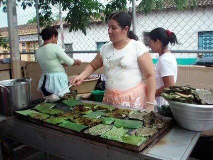 Cooking corn pancakes - Cocinando riguas (pancakes de maiz. 